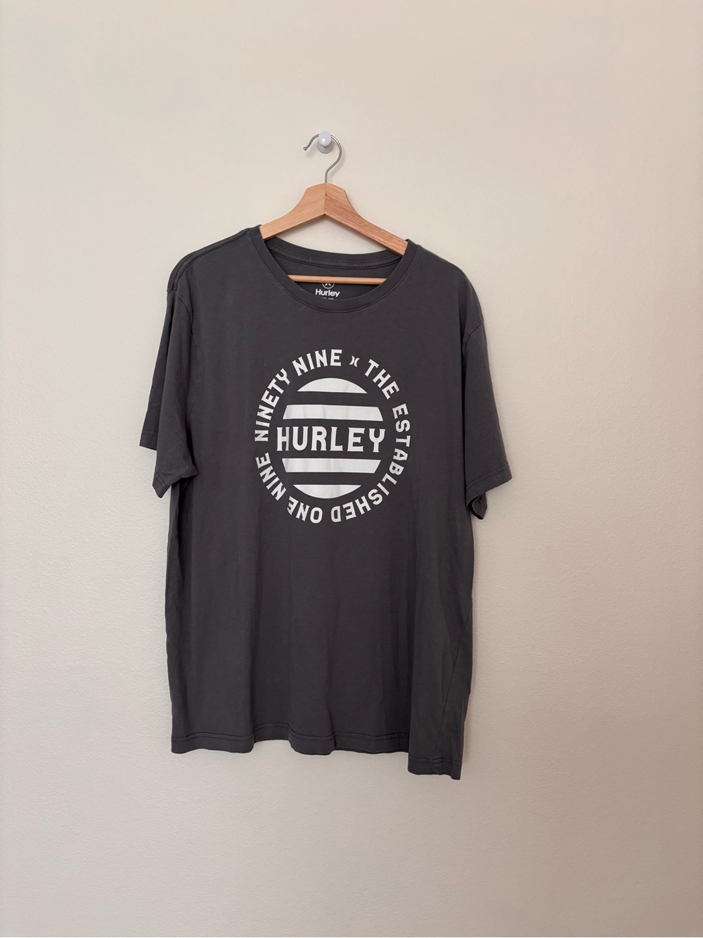 Hurley Men's Charcoal Gray Logo Short-Sleeve Tee